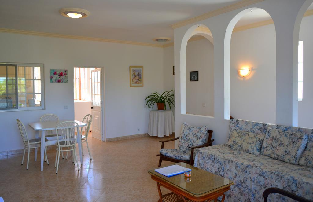 Villa Belinha - Guest House Quarteira Exterior photo